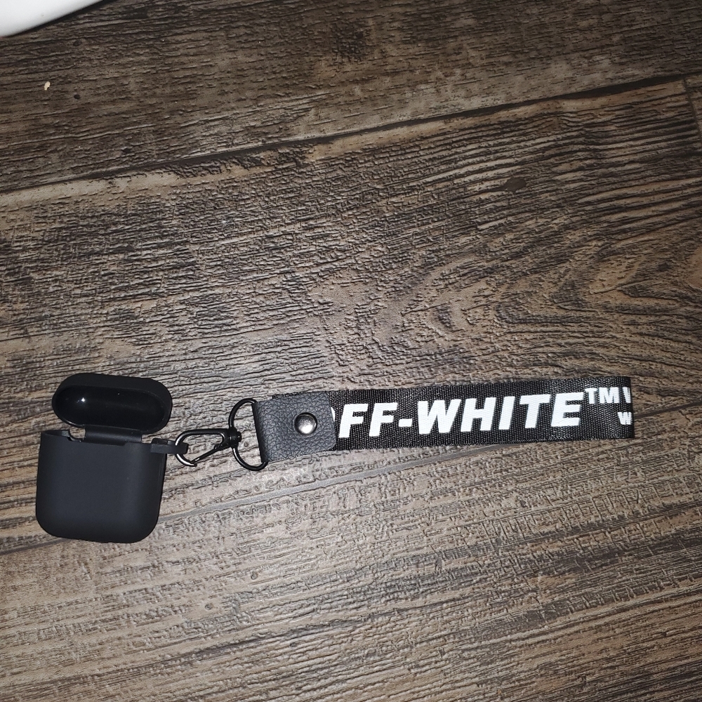 Black airpod case